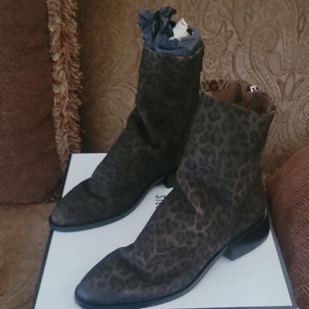 Steve Madden Brown Leopard Print Suede Ankle Booties